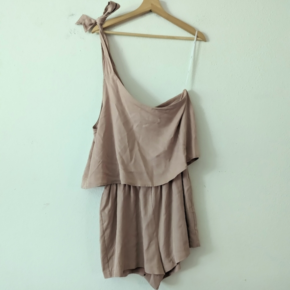 NWT Lulus Destined For Chicness One Shoulder Romper - Picture 2 of 11